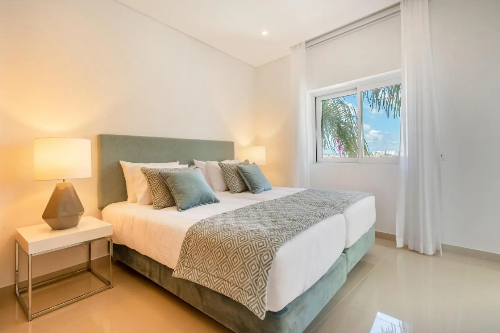 Yellow Beach Ocean View, Porto De Mos Vr38 Lagos 0*,