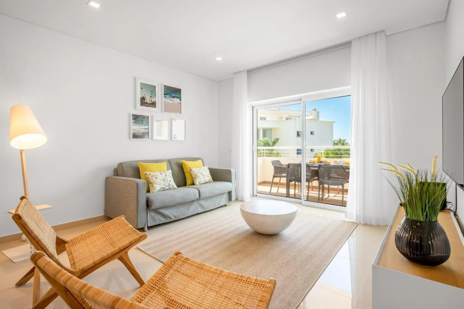Yellow Beach Ocean View, Porto De Mos Vr38 Lagos Apartment