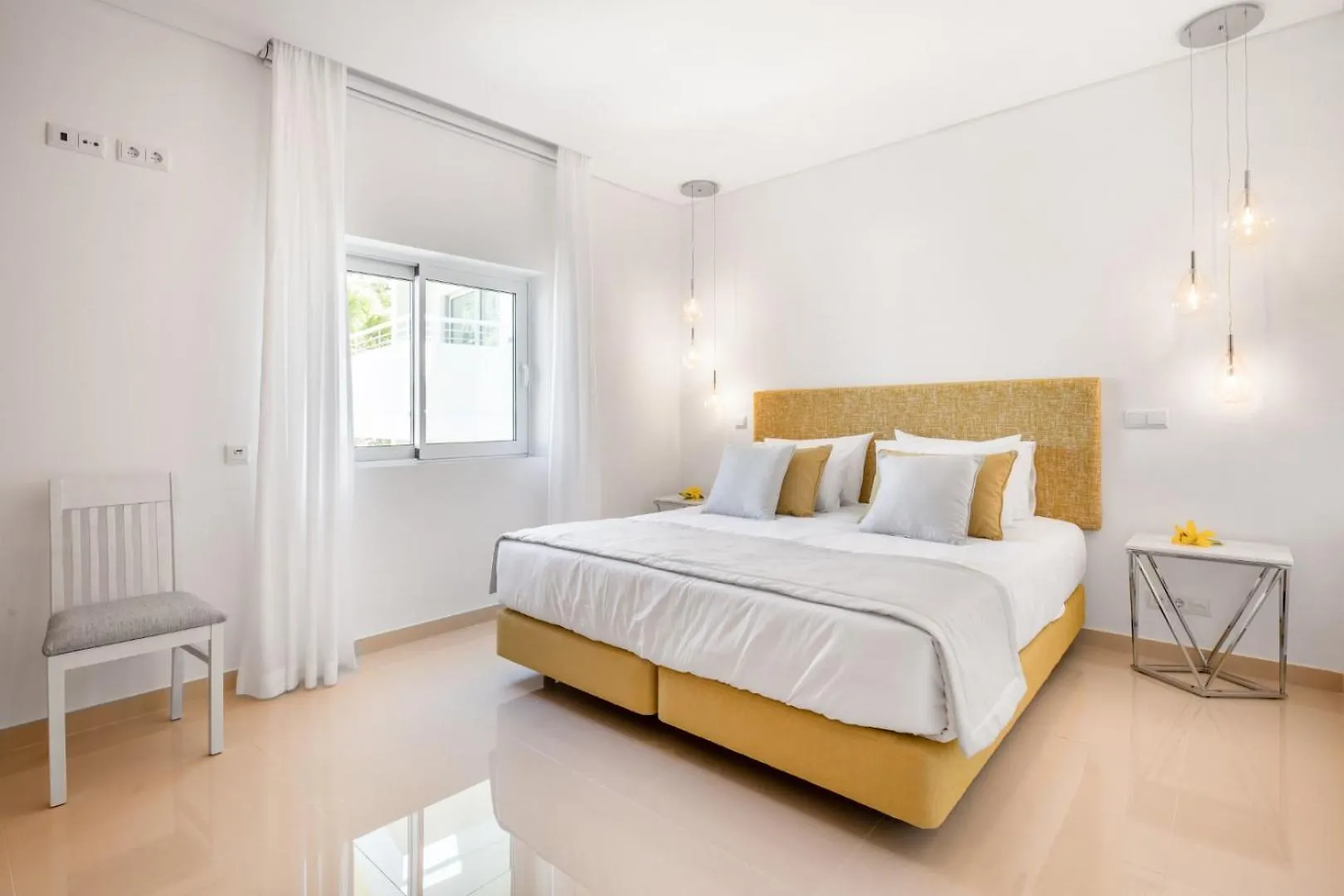 Yellow Beach Ocean View, Porto De Mos Vr38 Lagos Apartment