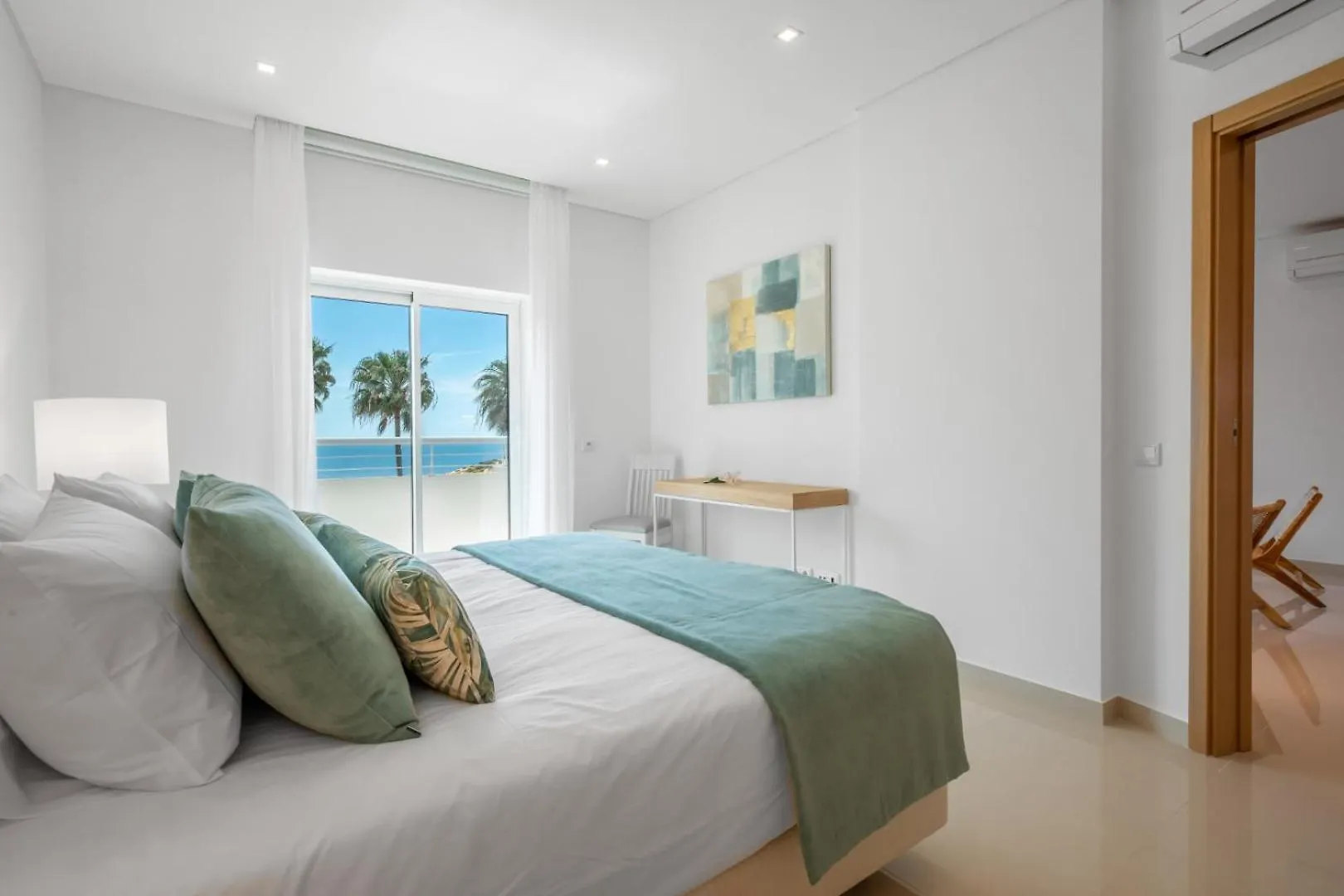Yellow Beach Ocean View, Porto De Mos Vr38 contacts